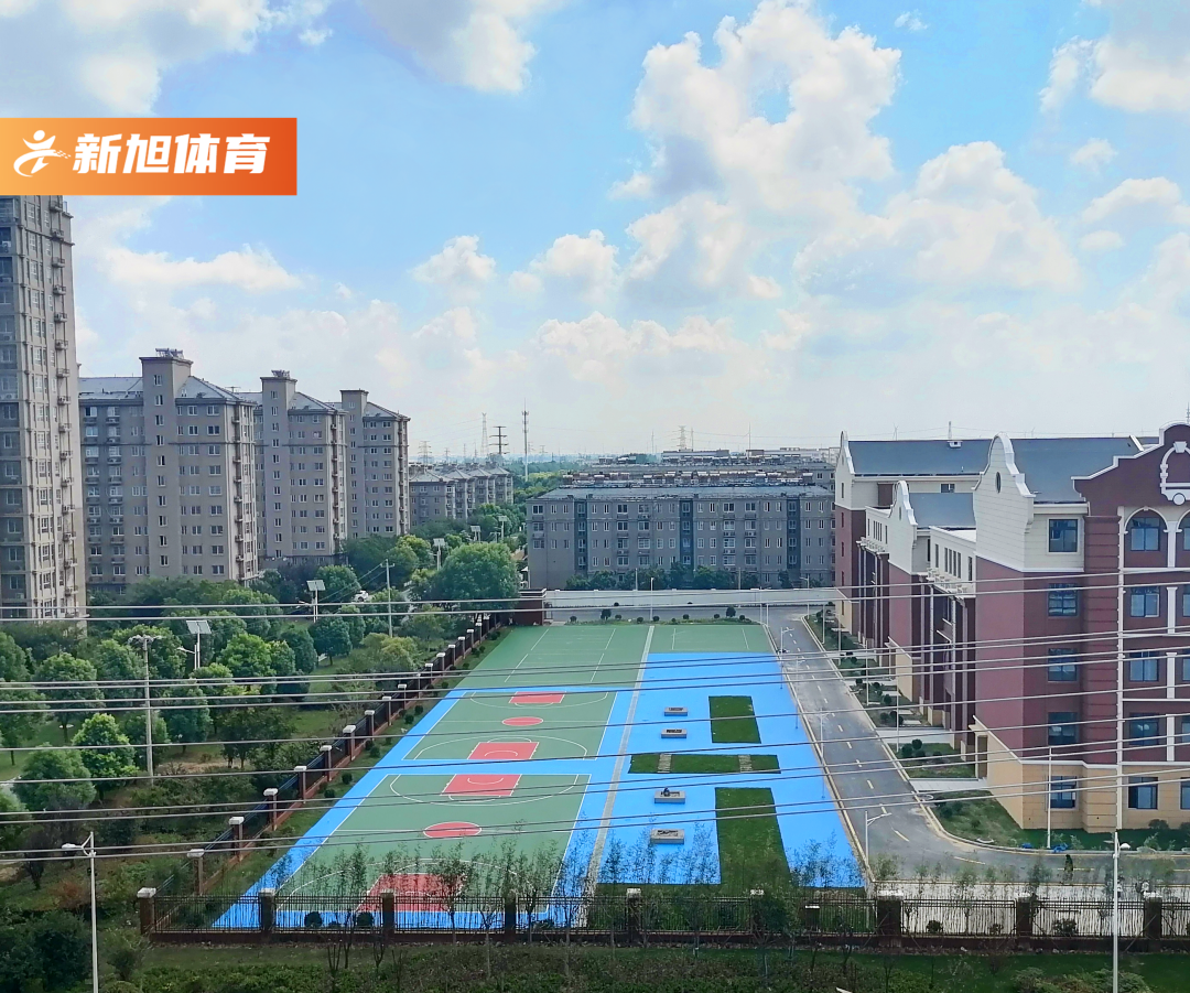 實驗學校硅pu籃球場完工